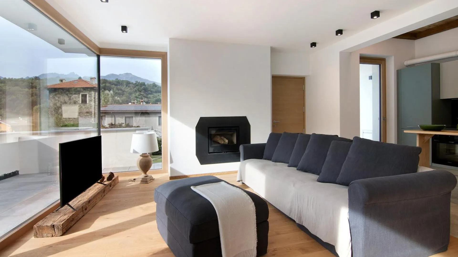 La Villa Del Lago Colico 0*,